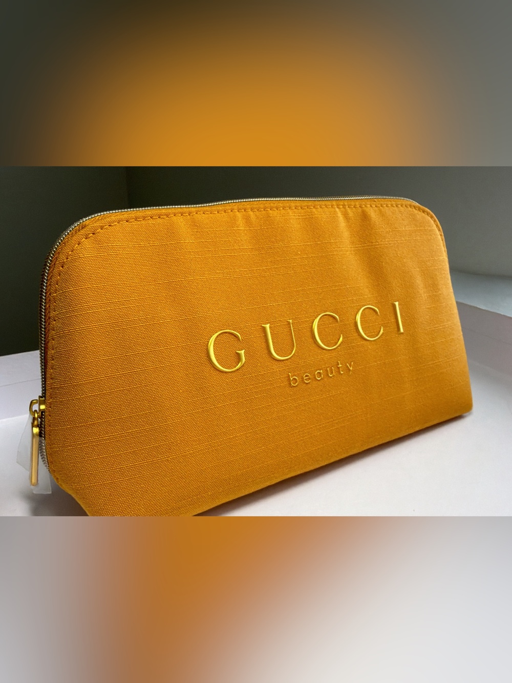 New unused & authentic Gucci beauty  Zip Pouch with Gold Logo